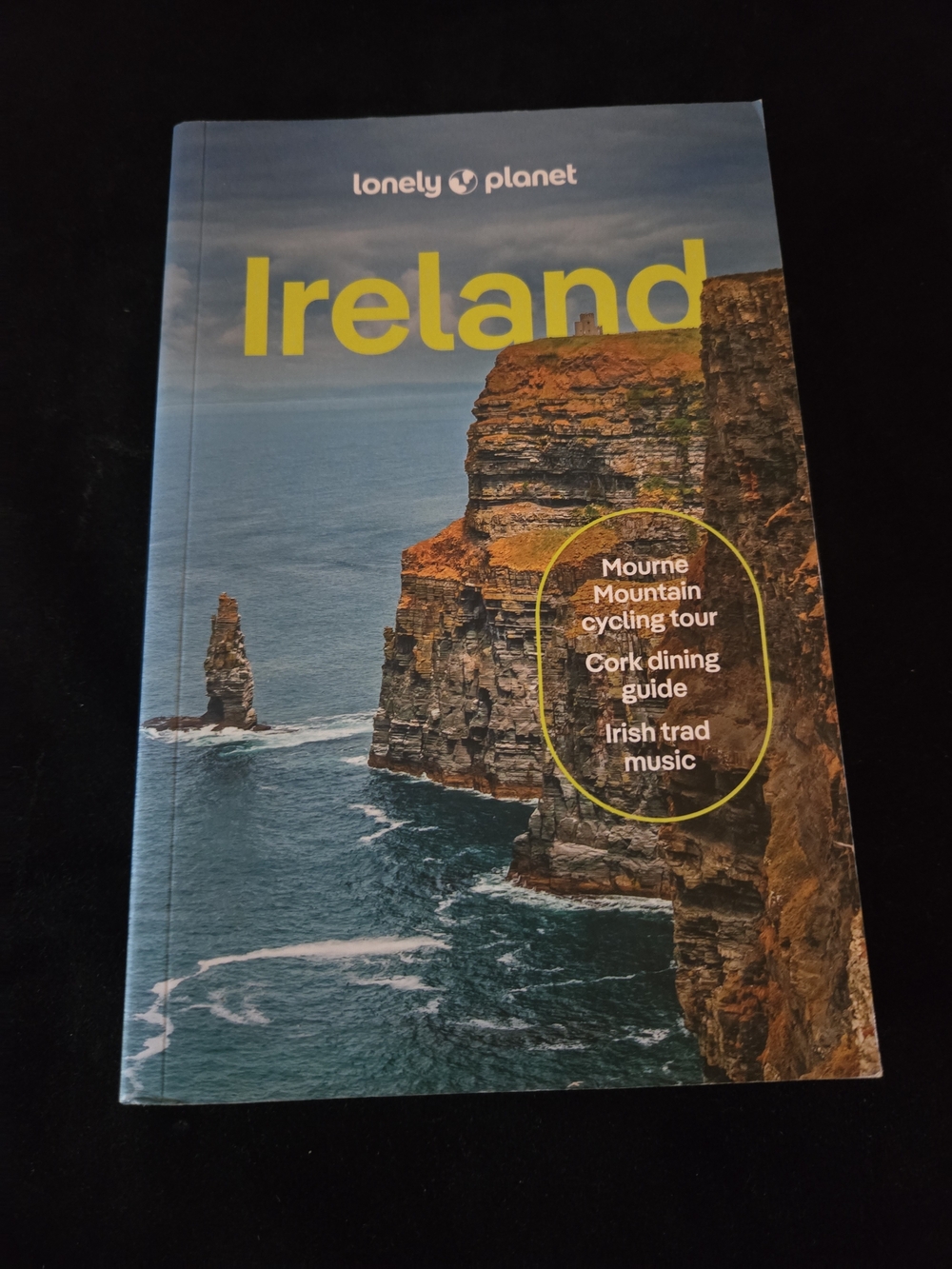 Ireland Travel Guide - Blue & Brown Cover